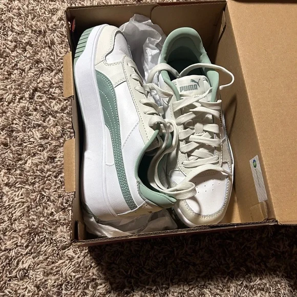 Women Puma’s platform size 6.5 FINAL Price firm on this - Picture 7 of 8